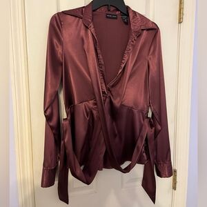 New York & Company size 4 burgundy sleeved silky blouse button up with waist tie
